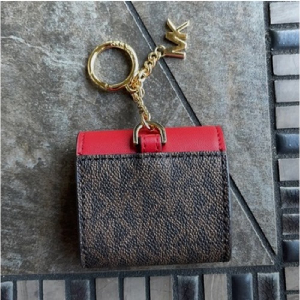 Michael Kors Jet Set Travel AirPod Case - Picture 8 of 16